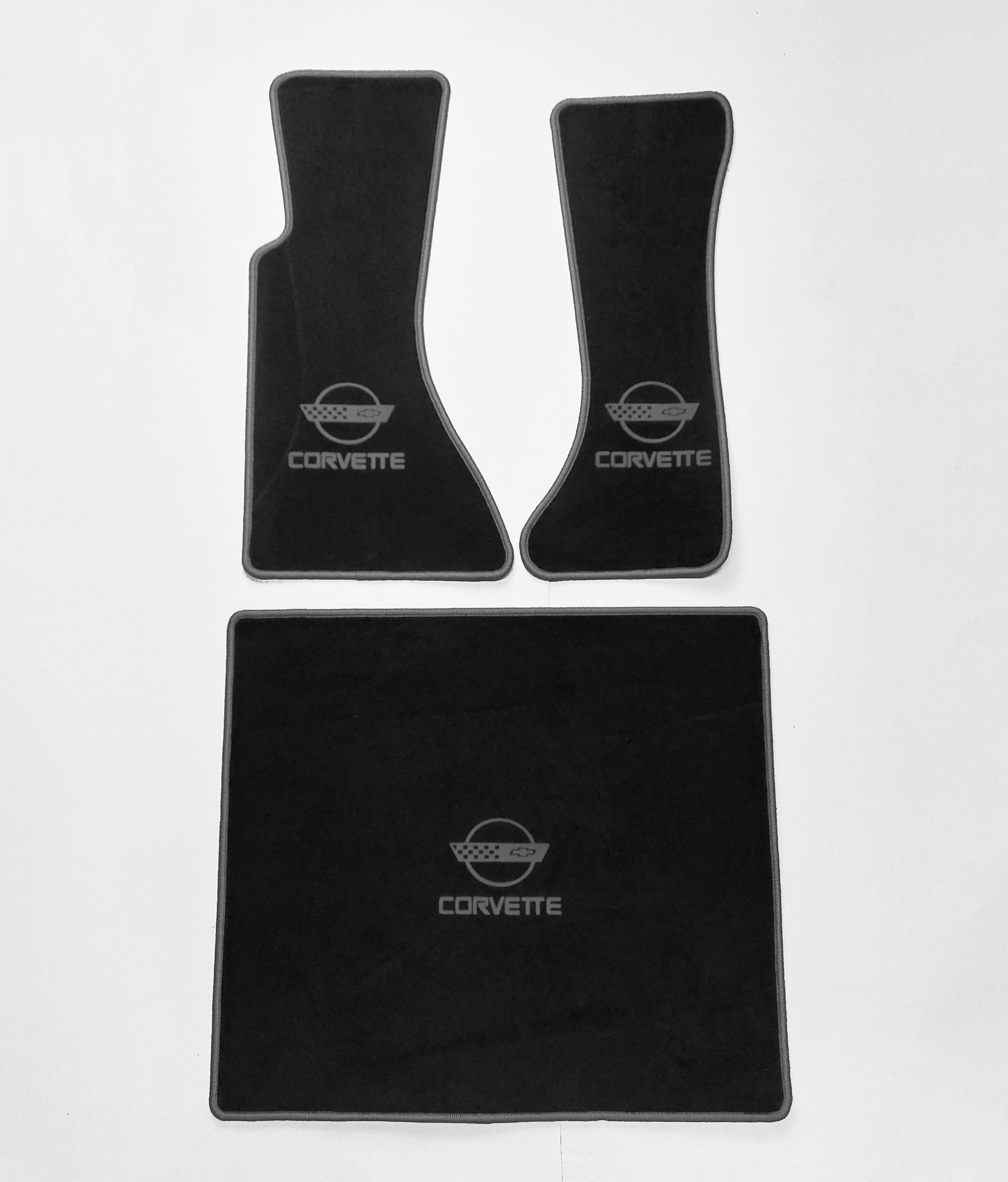 SET Velours Fußmatten + Kofferraummatte mit Druck Corvette-Logo dunkelgrau für Chevrolet Corvette C4 1983-1996