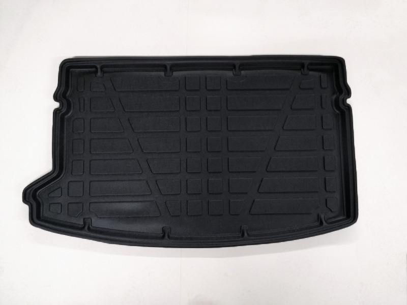 Frontaufnahme einer Kofferraumwanne für VW T-Cross.